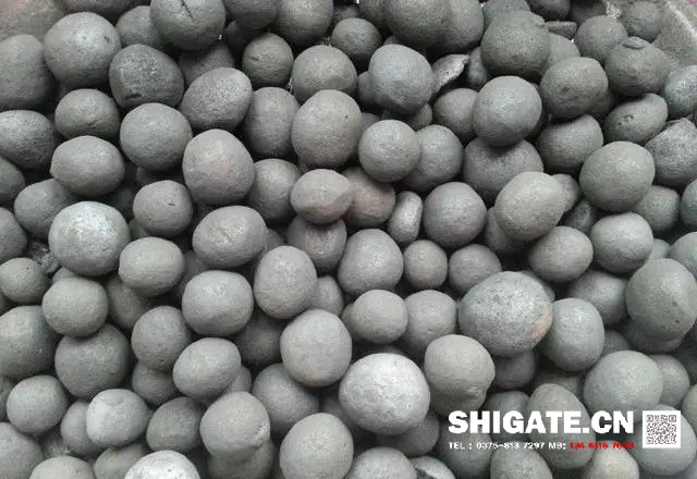 煉鐵過程實質(zhì)上是將鐵從其自然形態(tài)——礦石等含鐵化合物中還原出來的過程。煉鐵方法主要有高爐法、直接還原法、熔融還原法等,其原理是礦石在特定的氣氛中(還原物質(zhì)CO、H2、C;適宜溫度等)通過物化反應(yīng)獲取還原后的生鐵。生鐵除了少部分用于鑄造外,絕大部分是作為煉鋼原料。 高爐煉鐵是現(xiàn)代煉鐵的主要方法,鋼鐵生產(chǎn)中的重要環(huán)節(jié)。這種方法是由古代豎爐煉鐵發(fā)展、改進(jìn)而成的。盡管世界各國研究發(fā)展了很多新的煉鐵法,但由于高爐煉鐵技術(shù)經(jīng)濟(jì)指標(biāo)良好,工藝簡單,生產(chǎn)量大,勞動生產(chǎn)率高,能耗低,這種方法生產(chǎn)的鐵仍占世界鐵總產(chǎn)量的95%以上。 煉鐵工藝是是將含鐵原料(燒結(jié)礦、球團(tuán)礦或鐵礦)、燃料(焦炭、煤粉等)及其它輔助原料(石灰石、白云石、錳礦等)按一定比例自高爐爐頂裝入高爐,并由熱風(fēng)爐在高爐下部沿爐周的風(fēng)口向高爐內(nèi)鼓入熱風(fēng)助焦炭燃燒(有的高爐也噴吹煤粉、重油、天然氣等輔助燃料),在高溫下焦炭中的碳同鼓入空氣中的氧燃燒生成的一氧化碳和氫氣。 原料、燃料隨著爐內(nèi)熔煉等過程的進(jìn)行而下降,在爐料下降和上升的煤氣相遇,先后發(fā)生傳熱、還原、熔化、脫炭作用而生成生鐵,鐵礦石原料中的雜質(zhì)與加入爐內(nèi)的熔劑相結(jié)合而成渣,爐底鐵水間斷地放出裝入鐵水罐,送往煉鋼廠。同時產(chǎn)生高爐煤氣,爐渣兩種副產(chǎn)品,高爐渣鐵主要礦石中不還原的雜質(zhì)和石灰石等熔劑結(jié)合生成,自渣口排出后,經(jīng)水淬處理后全部作為水泥生產(chǎn)原料;產(chǎn)生的煤氣從爐頂導(dǎo)出,經(jīng)除塵后,作為熱風(fēng)爐、加熱爐、焦?fàn)t、鍋爐等的燃料。 煉鐵過程實質(zhì)上是將鐵從其自然形態(tài)——礦石等含鐵化合物中還原出來的過程。煉鐵方法主要有高爐法、直接還原法、熔融還原法等,其原理是礦石在特定的氣氛中(還原物質(zhì)CO、H2、C;適宜溫度等)通過物化反應(yīng)獲取還原后的生鐵。生鐵除了少部分用于鑄造外,絕大部分是作為煉鋼原料。 高爐煉鐵是現(xiàn)代煉鐵的主要方法,鋼鐵生產(chǎn)中的重要環(huán)節(jié)。這種方法是由古代豎爐煉鐵發(fā)展、改進(jìn)而成的。盡管世界各國研究發(fā)展了很多新的煉鐵法,但由于高爐煉鐵技術(shù)經(jīng)濟(jì)指標(biāo)良好,工藝簡單,生產(chǎn)量大,勞動生產(chǎn)率高,能耗低,這種方法生產(chǎn)的鐵仍占世界鐵總產(chǎn)量的95%以上。 煉鐵工藝是是將含鐵原料(燒結(jié)礦、球團(tuán)礦或鐵礦)、燃料(焦炭、煤粉等)及其它輔助原料(石灰石、白云石、錳礦等)按一定比例自高爐爐頂裝入高爐,并由熱風(fēng)爐在高爐下部沿爐周的風(fēng)口向高爐內(nèi)鼓入熱風(fēng)助焦炭燃燒(有的高爐也噴吹煤粉、重油、天然氣等輔助燃料),在高溫下焦炭中的碳同鼓入空氣中的氧燃燒生成的一氧化碳和氫氣。 原料、燃料隨著爐內(nèi)熔煉等過程的進(jìn)行而下降,在爐料下降和上升的煤氣相遇,先后發(fā)生傳熱、還原、熔化、脫炭作用而生成生鐵,鐵礦石原料中的雜質(zhì)與加入爐內(nèi)的熔劑相結(jié)合而成渣,爐底鐵水間斷地放出裝入鐵水罐,送往煉鋼廠。同時產(chǎn)生高爐煤氣,爐渣兩種副產(chǎn)品,高爐渣鐵主要礦石中不還原的雜質(zhì)和石灰石等熔劑結(jié)合生成,自渣口排出后,經(jīng)水淬處理后全部作為水泥生產(chǎn)原料;產(chǎn)生的煤氣從爐頂導(dǎo)出,經(jīng)除塵后,作為熱風(fēng)爐、加熱爐、焦?fàn)t、鍋爐等的燃料。