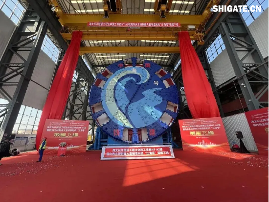 1月1日,國務院國資委新聞中心發布2024年度央企十大“超級工程”和央企十大“國之重器”,河鋼集團舞鋼公司參與研制的我國首個工業用途核能供汽項目“和氣一號”和中俄東線天然氣管道工程、中國南極秦嶺站,我國自主設計建造的首艘大洋鉆探船“夢想”號、亞洲首艘圓筒型海上油氣加工廠“海葵一號”、我國自主研制的更大直徑盾構機“江海號”分別入選。 2024年以來,舞鋼公司深入落實“1127”工作規劃,堅持“以客戶需求為導向”,大力推進技術營銷,奮力拓展市場;強化科技創新驅動,以填補國內市場空白為目標,研發更多具有舞鋼特色的新產品,助力國家“超級工程”建設和“大國重器”制造。 1月1日,國務院國資委新聞中心發布2024年度央企十大“超級工程”和央企十大“國之重器”,河鋼集團舞鋼公司參與研制的我國首個工業用途核能供汽項目“和氣一號”和中俄東線天然氣管道工程、中國南極秦嶺站,我國自主設計建造的首艘大洋鉆探船“夢想”號、亞洲首艘圓筒型海上油氣加工廠“海葵一號”、我國自主研制的更大直徑盾構機“江海號”分別入選。 2024年以來,舞鋼公司深入落實“1127”工作規劃,堅持“以客戶需求為導向”,大力推進技術營銷,奮力拓展市場;強化科技創新驅動,以填補國內市場空白為目標,研發更多具有舞鋼特色的新產品,助力國家“超級工程”建設和“大國重器”制造。