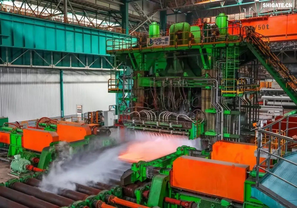 日前,河鋼集團舞鋼公司研發生產的大厚度32mm的高性能X70Q管線鋼下線。該產品性能檢驗結果顯示,各項性能指標均達到好水平,用于國內某LNG公共管廊項目建設。 日前,河鋼集團舞鋼公司研發生產的大厚度32mm的高性能X70Q管線鋼下線。該產品性能檢驗結果顯示,各項性能指標均達到好水平,用于國內某LNG公共管廊項目建設。