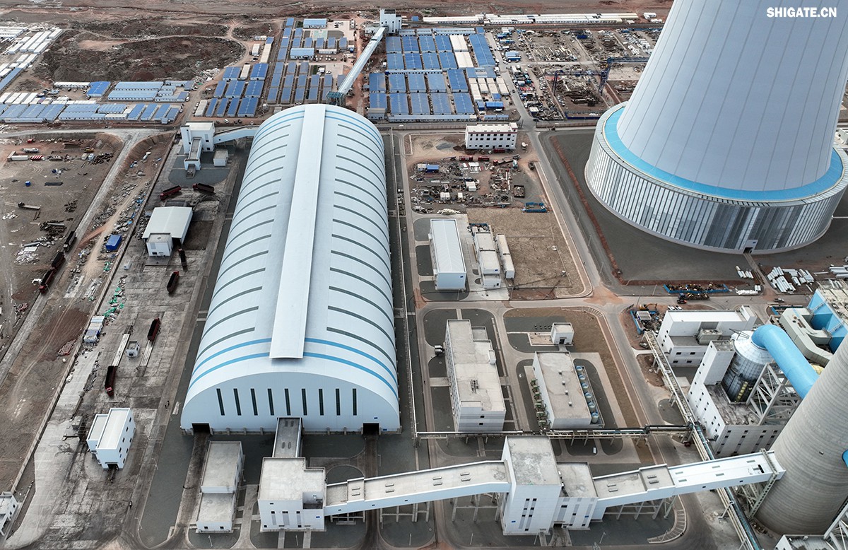 9月4日,我國“沙戈荒”新能源外送基地——新疆華電哈密2×100萬千瓦煤電項目建成投產,經過為期半個多月試運行,狀況良好。在該項目建設過程中,河鋼集團舞鋼公司容器鋼板替代進口,獨家用于項目所需國內首批100萬千瓦高效超超臨界純燃新疆高堿煤鍋爐等核心設備的制作,為國家重點新能源項目建設作出突出貢獻。 9月4日,我國“沙戈荒”新能源外送基地——新疆華電哈密2×100萬千瓦煤電項目建成投產,經過為期半個多月試運行,狀況良好。在該項目建設過程中,河鋼集團舞鋼公司容器鋼板替代進口,獨家用于項目所需國內首批100萬千瓦高效超超臨界純燃新疆高堿煤鍋爐等核心設備的制作,為國家重點新能源項目建設作出突出貢獻。