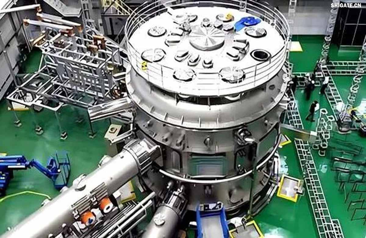 近日,由河鋼集團舞鋼公司自主研發的更大厚度達340mm的特厚核電鋼板,成功應用于我國第四代先進裂變核能系統——釷基熔鹽實驗堆的關鍵屏蔽層制造。這標志著我國在先進核能技術領域取得又一重大進展,為實現核電技術自主創新、打破對傳統鈾燃料的依賴邁出了堅實一步。 近日,由河鋼集團舞鋼公司自主研發的更大厚度達340mm的特厚核電鋼板,成功應用于我國第四代先進裂變核能系統——釷基熔鹽實驗堆的關鍵屏蔽層制造。這標志著我國在先進核能技術領域取得又一重大進展,為實現核電技術自主創新、打破對傳統鈾燃料的依賴邁出了堅實一步。