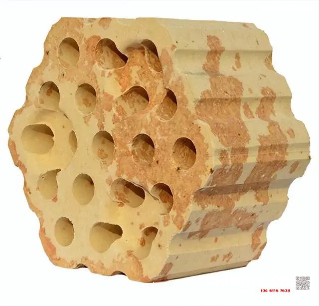 煉鐵過程實質(zhì)上是將鐵從其自然形態(tài)——礦石等含鐵化合物中還原出來的過程。煉鐵方法主要有高爐法、直接還原法、熔融還原法等,其原理是礦石在特定的氣氛中(還原物質(zhì)CO、H2、C;適宜溫度等)通過物化反應(yīng)獲取還原后的生鐵。生鐵除了少部分用于鑄造外,絕大部分是作為煉鋼原料。 高爐煉鐵是現(xiàn)代煉鐵的主要方法,鋼鐵生產(chǎn)中的重要環(huán)節(jié)。這種方法是由古代豎爐煉鐵發(fā)展、改進(jìn)而成的。盡管世界各國研究發(fā)展了很多新的煉鐵法,但由于高爐煉鐵技術(shù)經(jīng)濟(jì)指標(biāo)良好,工藝簡單,生產(chǎn)量大,勞動生產(chǎn)率高,能耗低,這種方法生產(chǎn)的鐵仍占世界鐵總產(chǎn)量的95%以上。 煉鐵工藝是是將含鐵原料(燒結(jié)礦、球團(tuán)礦或鐵礦)、燃料(焦炭、煤粉等)及其它輔助原料(石灰石、白云石、錳礦等)按一定比例自高爐爐頂裝入高爐,并由熱風(fēng)爐在高爐下部沿爐周的風(fēng)口向高爐內(nèi)鼓入熱風(fēng)助焦炭燃燒(有的高爐也噴吹煤粉、重油、天然氣等輔助燃料),在高溫下焦炭中的碳同鼓入空氣中的氧燃燒生成的一氧化碳和氫氣。 原料、燃料隨著爐內(nèi)熔煉等過程的進(jìn)行而下降,在爐料下降和上升的煤氣相遇,先后發(fā)生傳熱、還原、熔化、脫炭作用而生成生鐵,鐵礦石原料中的雜質(zhì)與加入爐內(nèi)的熔劑相結(jié)合而成渣,爐底鐵水間斷地放出裝入鐵水罐,送往煉鋼廠。同時產(chǎn)生高爐煤氣,爐渣兩種副產(chǎn)品,高爐渣鐵主要礦石中不還原的雜質(zhì)和石灰石等熔劑結(jié)合生成,自渣口排出后,經(jīng)水淬處理后全部作為水泥生產(chǎn)原料;產(chǎn)生的煤氣從爐頂導(dǎo)出,經(jīng)除塵后,作為熱風(fēng)爐、加熱爐、焦?fàn)t、鍋爐等的燃料。 煉鐵過程實質(zhì)上是將鐵從其自然形態(tài)——礦石等含鐵化合物中還原出來的過程。煉鐵方法主要有高爐法、直接還原法、熔融還原法等,其原理是礦石在特定的氣氛中(還原物質(zhì)CO、H2、C;適宜溫度等)通過物化反應(yīng)獲取還原后的生鐵。生鐵除了少部分用于鑄造外,絕大部分是作為煉鋼原料。 高爐煉鐵是現(xiàn)代煉鐵的主要方法,鋼鐵生產(chǎn)中的重要環(huán)節(jié)。這種方法是由古代豎爐煉鐵發(fā)展、改進(jìn)而成的。盡管世界各國研究發(fā)展了很多新的煉鐵法,但由于高爐煉鐵技術(shù)經(jīng)濟(jì)指標(biāo)良好,工藝簡單,生產(chǎn)量大,勞動生產(chǎn)率高,能耗低,這種方法生產(chǎn)的鐵仍占世界鐵總產(chǎn)量的95%以上。 煉鐵工藝是是將含鐵原料(燒結(jié)礦、球團(tuán)礦或鐵礦)、燃料(焦炭、煤粉等)及其它輔助原料(石灰石、白云石、錳礦等)按一定比例自高爐爐頂裝入高爐,并由熱風(fēng)爐在高爐下部沿爐周的風(fēng)口向高爐內(nèi)鼓入熱風(fēng)助焦炭燃燒(有的高爐也噴吹煤粉、重油、天然氣等輔助燃料),在高溫下焦炭中的碳同鼓入空氣中的氧燃燒生成的一氧化碳和氫氣。 原料、燃料隨著爐內(nèi)熔煉等過程的進(jìn)行而下降,在爐料下降和上升的煤氣相遇,先后發(fā)生傳熱、還原、熔化、脫炭作用而生成生鐵,鐵礦石原料中的雜質(zhì)與加入爐內(nèi)的熔劑相結(jié)合而成渣,爐底鐵水間斷地放出裝入鐵水罐,送往煉鋼廠。同時產(chǎn)生高爐煤氣,爐渣兩種副產(chǎn)品,高爐渣鐵主要礦石中不還原的雜質(zhì)和石灰石等熔劑結(jié)合生成,自渣口排出后,經(jīng)水淬處理后全部作為水泥生產(chǎn)原料;產(chǎn)生的煤氣從爐頂導(dǎo)出,經(jīng)除塵后,作為熱風(fēng)爐、加熱爐、焦?fàn)t、鍋爐等的燃料。