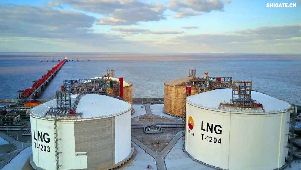 9Ni鋼又稱06Ni9DR,是一種低溫壓力容器鋼板,主要用于低溫儲罐,LNG船舶及儲罐等低溫設備的制造。液化天然氣(LNG)動力汽車運輸船——7500車位汽車滾裝船由上海船舶研究設計院研發設計,是為德國大眾汽車集團制造的。舞鋼為其研發生產40毫米厚、-196℃超低溫沖擊韌性的9Ni(鎳)優質鋼板,實現替代進口。 9Ni鋼又稱06Ni9DR,是一種低溫壓力容器鋼板,主要用于低溫儲罐,LNG船舶及儲罐等低溫設備的制造。液化天然氣(LNG)動力汽車運輸船——7500車位汽車滾裝船由上海船舶研究設計院研發設計,是為德國大眾汽車集團制造的。舞鋼為其研發生產40毫米厚、-196℃超低溫沖擊韌性的9Ni(鎳)優質鋼板,實現替代進口。